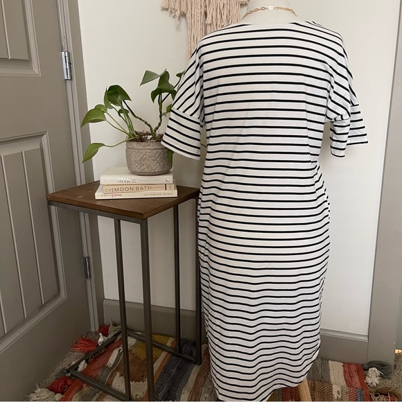 Midi Length Black and White Striped Tunic with pockets - Picture 8 of 10